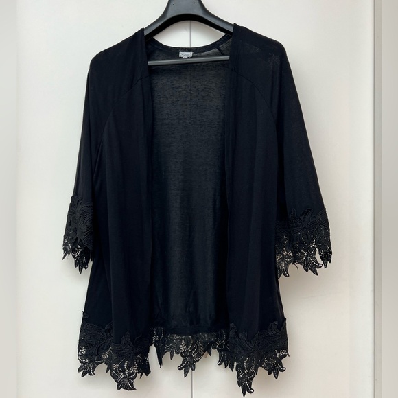 KISMET | Black open cardigan with lace detail - Picture 3 of 9